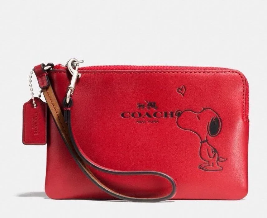COACH X PEANUTS SNOOPY KISS ZIP WRISTLET WALLET/ PHONE CASE