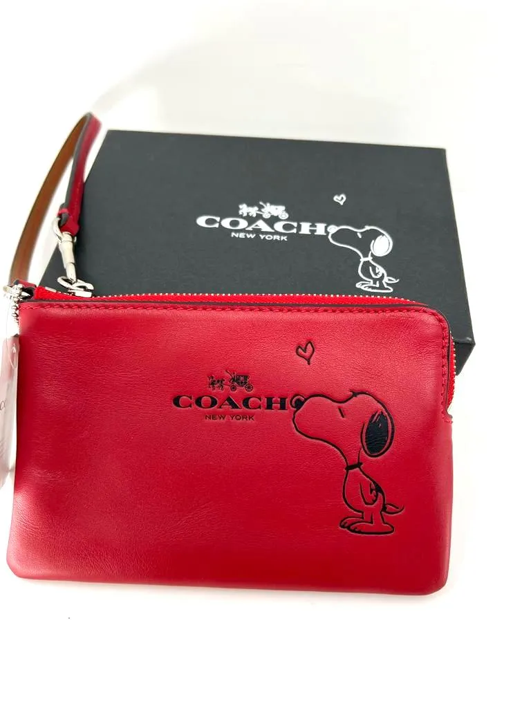 COACH X PEANUTS SNOOPY KISS ZIP WRISTLET WALLET/ PHONE CASE