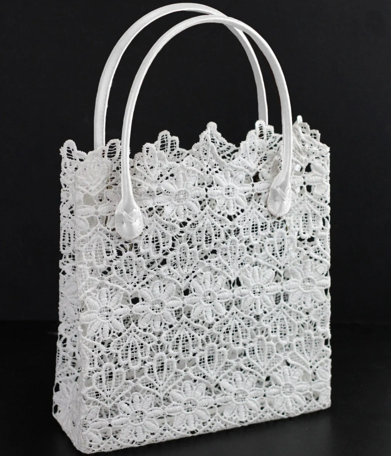 Delicate Stiffened Lace Bags