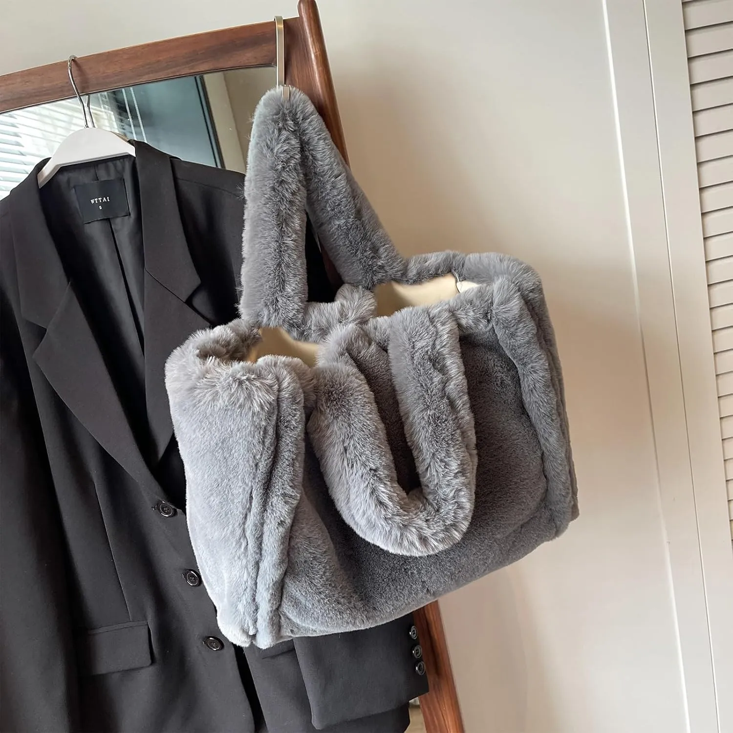 Fluffy Tote Bag Large Fur Purses for Women Winter Fuzzy Totes Furry Shoulder Handbag Plush Bags