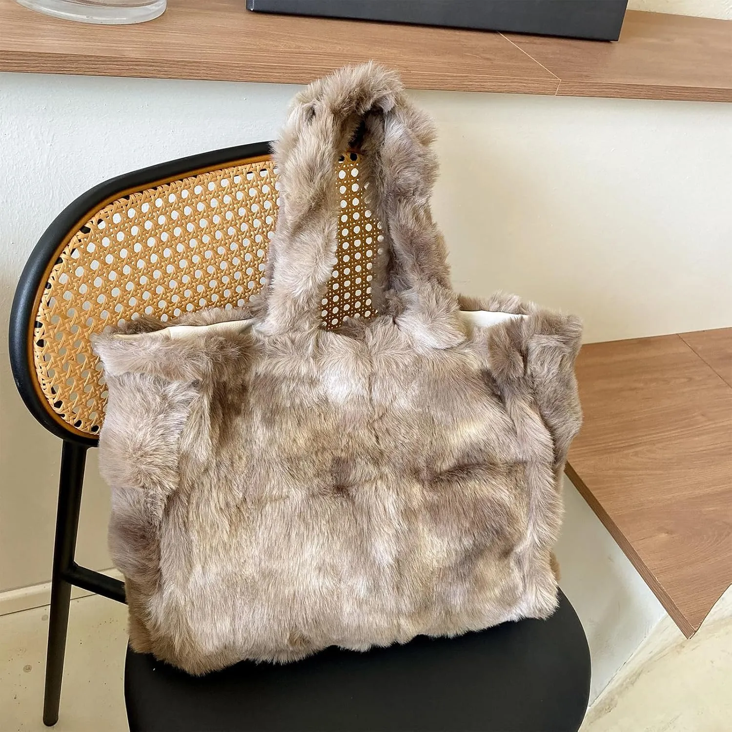Fluffy Tote Bag Large Fur Purses for Women Winter Fuzzy Totes Furry Shoulder Handbag Plush Bags