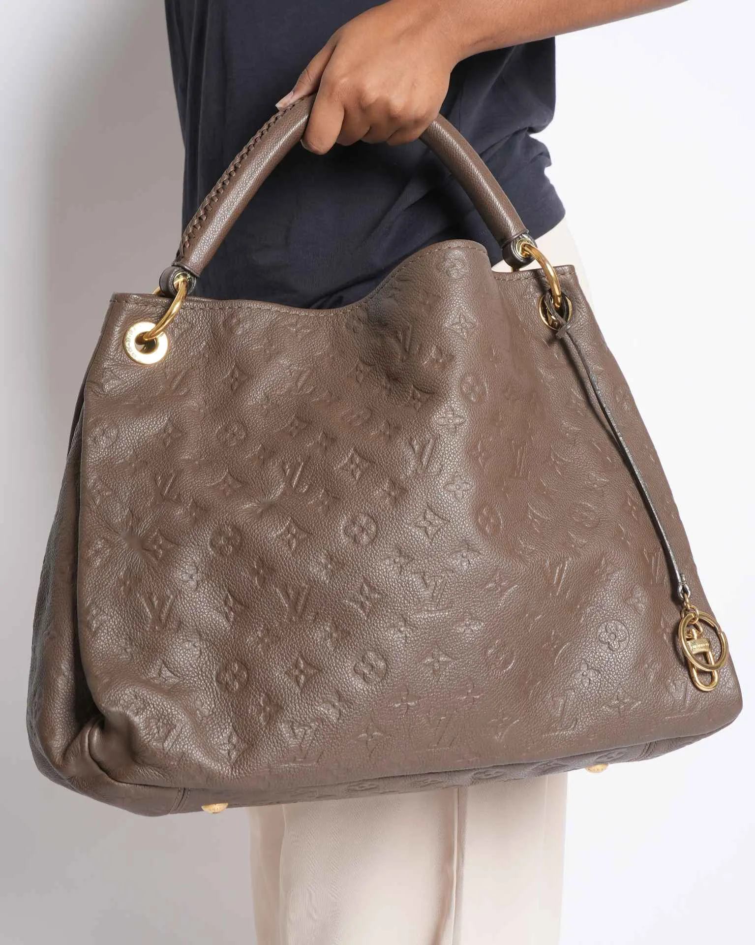 Louis Vuitton Artsy MM Shoulder Bag In Brown