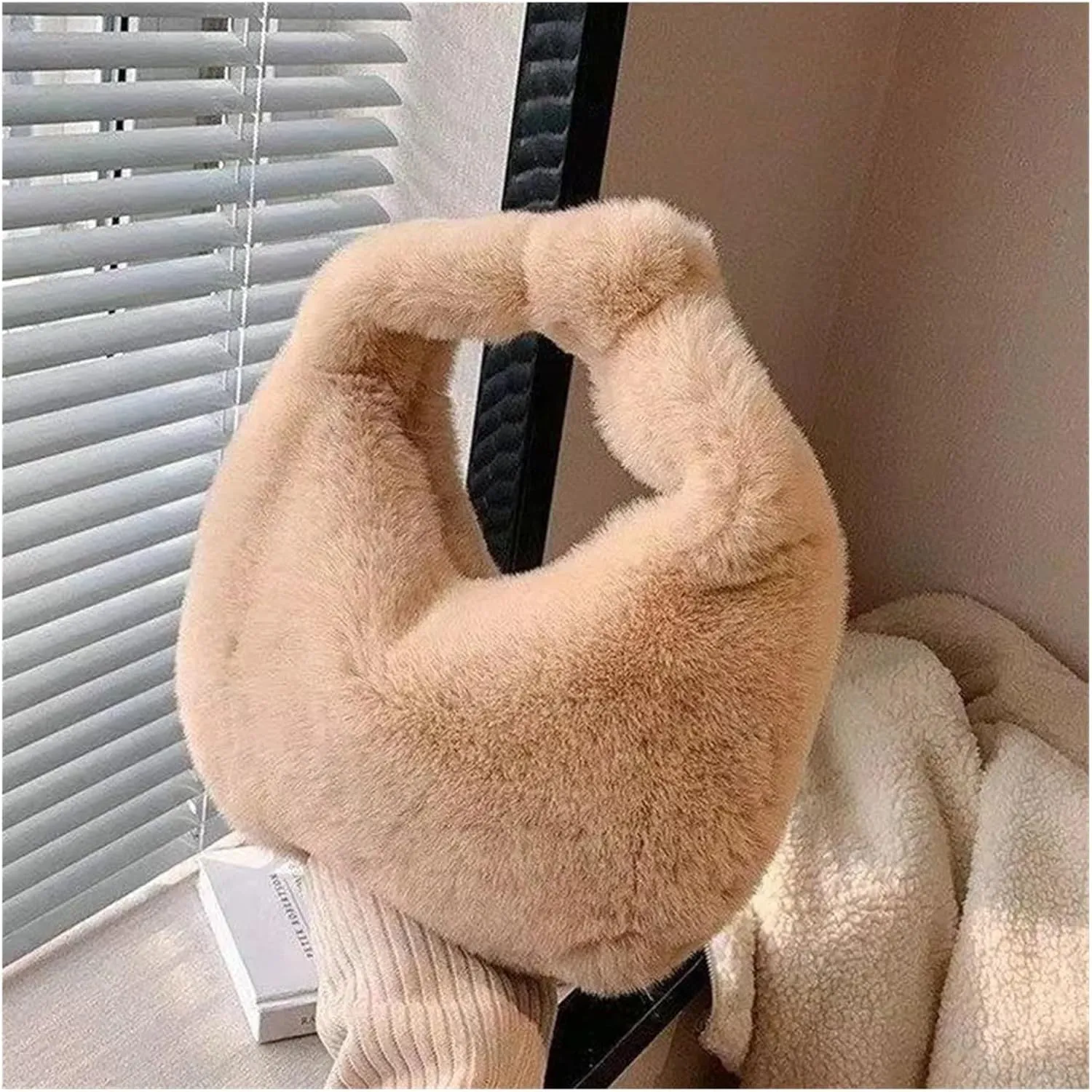 Plush Handbags Fur Women's Small Half Moon Bag Warm Plush Wrist Bags for Women Fashion Furry Short Handle Clutch