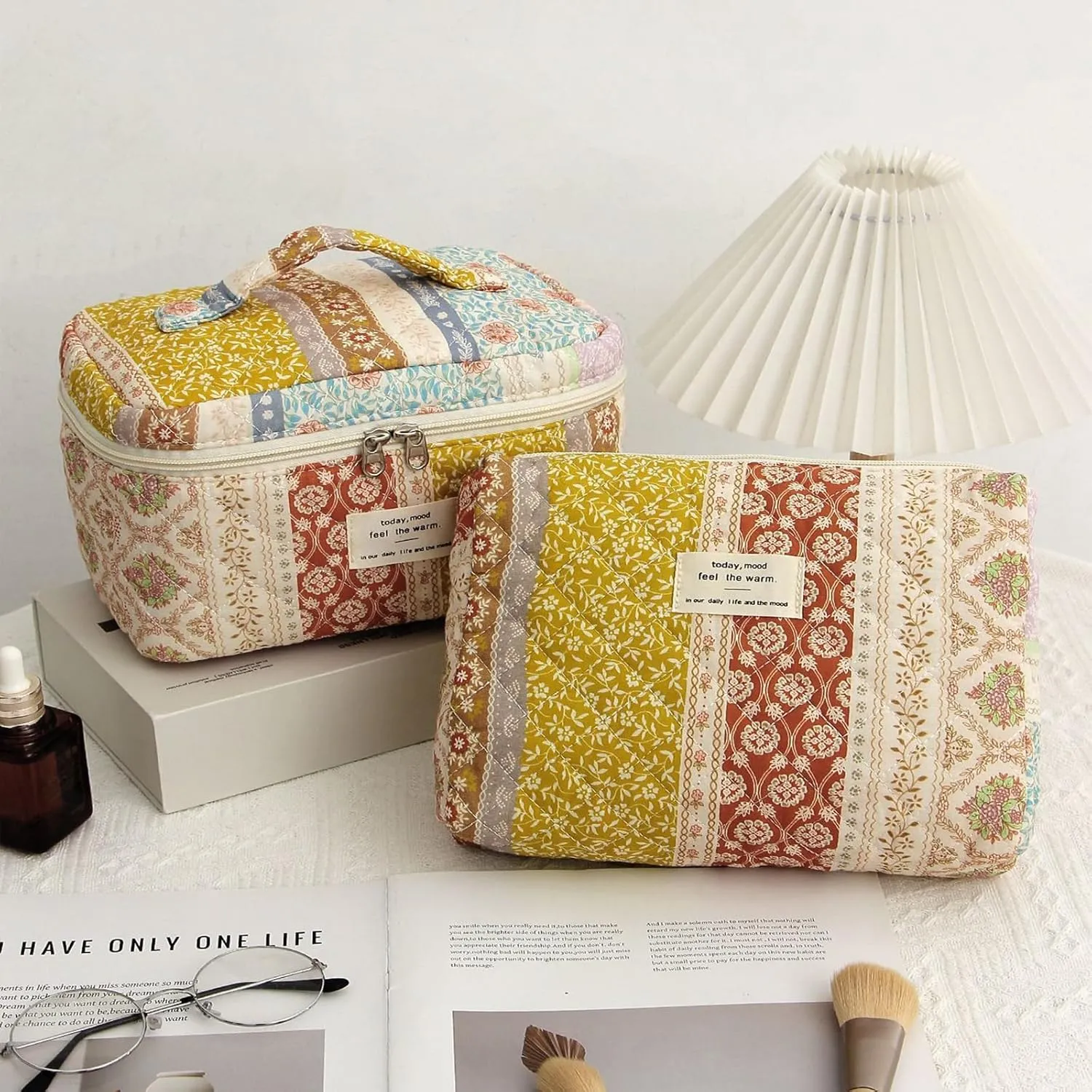 Quilted Makeup Bag, Cute Cosmetic Bags for Women,Large Floral Make Up Bag, Coquette Aesthetic Flower Travel Toiletry Bag,Irregular Patchwork Makeup Bag