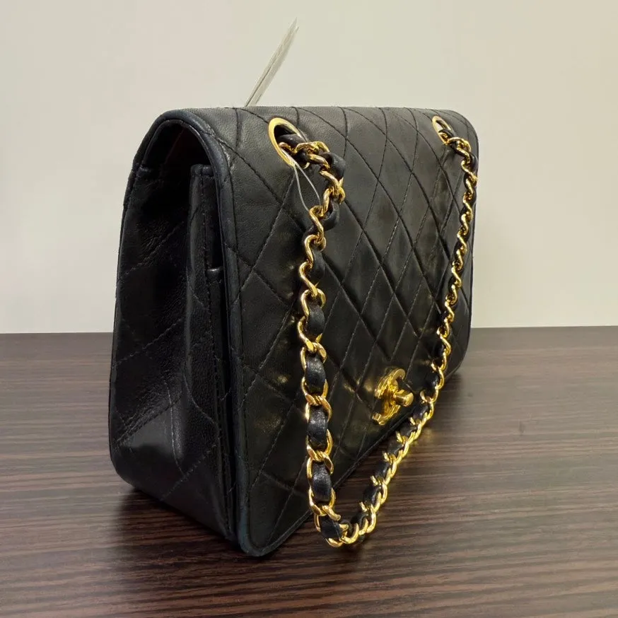 Vintage Chanel Lambskin Black Turn-lock Single Full Flap Shoulder Bag LB109946