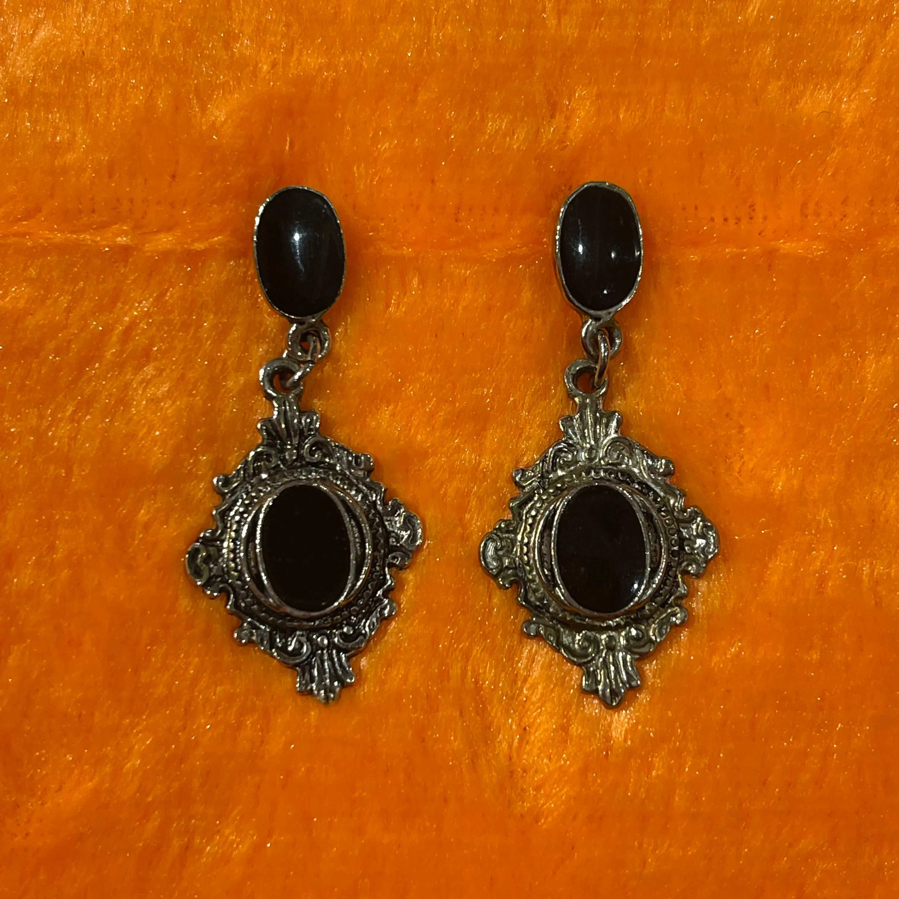 Vintage Ornate Jewelry Silver Tone & Black Set